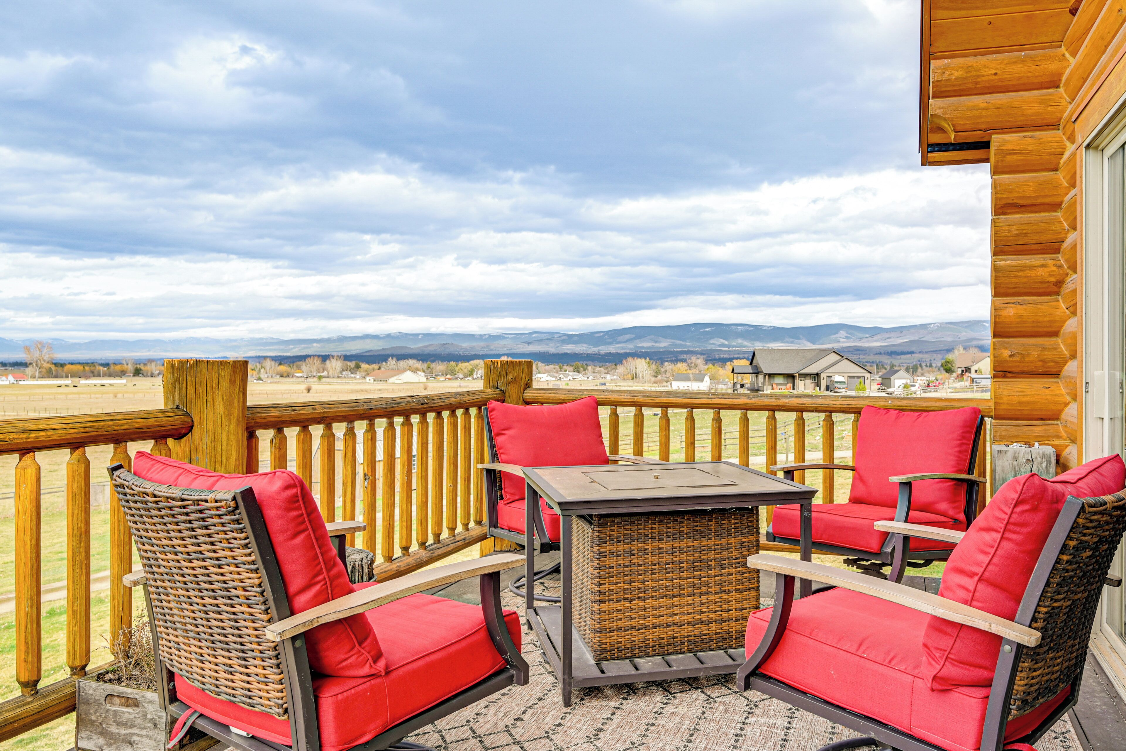 Outdoor dining. Group Retreat in the Bitterroot Valley w/ Hot Tub