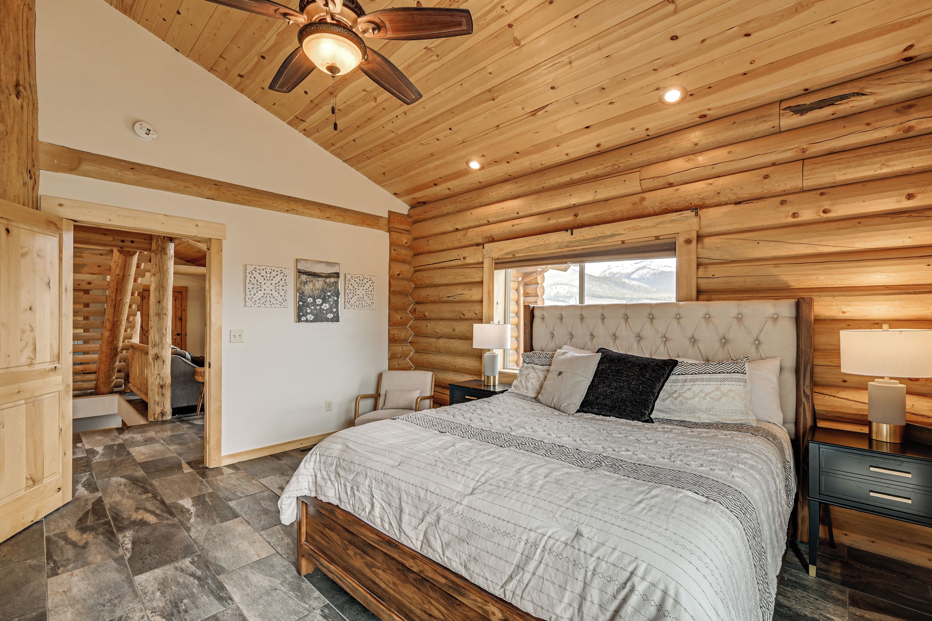 5 bedrooms, internet, bed sheets