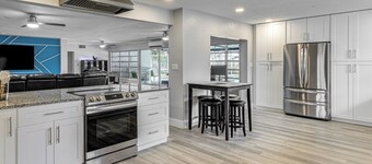 Legoland & Lakes Pool Home | Pet Friendly