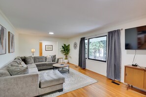 TV, books - Quiet Downtown Cary Home w/ Screened Porch (Cary)