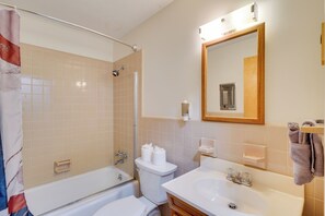 Hair dryer, towels - Quiet Downtown Cary Home w/ Screened Porch (Cary)