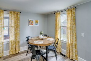 Dining - 4 Mi to Waterfront: 2-Unit Combo in Kingston! (Kingston)