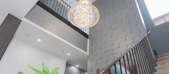 Modern Hotel Rooms in Winnipeg, Steps from McPhillips Casino, Great Value