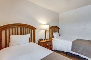 3 bedrooms, iron/ironing board, Internet, bed sheets - Condo 3 Mi to Winter Park Resort: Community Perks! (Winter Park)
