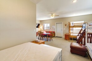 Room - 'Stargazer's Delight' in the Ozarks: Country Cabin (Richland)