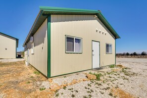 Exterior - 'Stargazer's Delight' in the Ozarks: Country Cabin (Richland)