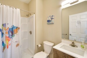 Towels - 'Stargazer's Delight' in the Ozarks: Country Cabin (Richland)
