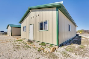 Exterior - 'Stargazer's Delight' in the Ozarks: Country Cabin (Richland)