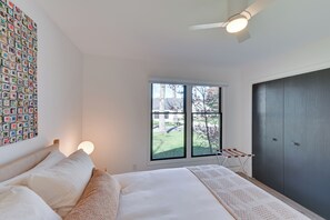 4 bedrooms, desk, iron/ironing board, Internet - 3 Mi to Beach From 'The Harbor Collective' (New Buffalo)