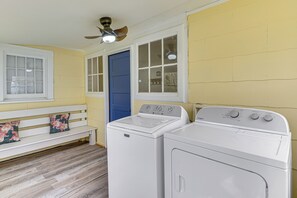 Interior - Half-Mi to Dtwn Wendell! 60s Farmhouse w/ Fire Pit (Wendell)