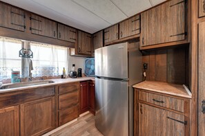 Fridge, microwave, stovetop, dishwasher - 6 Mi to Fort Knox! Rural Family Home, Pets Welcome (Radcliff)