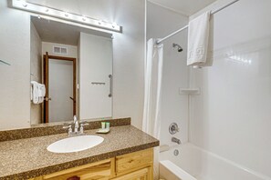 Hair dryer, towels - Trail Blaze & Unwind! Winter Park Condo w/ Pool (Winter Park)