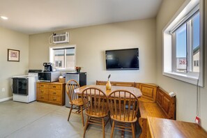 Dining - Ozark Mountain Launchpad! Cabin w/ Fishing On-Site (Richland)