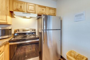 Coffee/tea maker, cookware/dishes/utensils, dining tables - Mtn Base w/ Hot Tub Access Near Winter Park Resort (Winter Park)