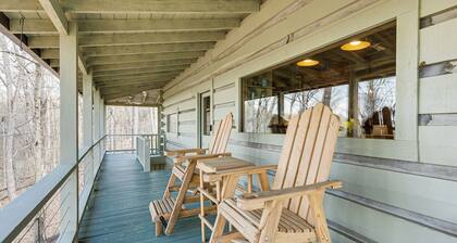Deck, Sauna & Mtn View! Fort Payne Cabin