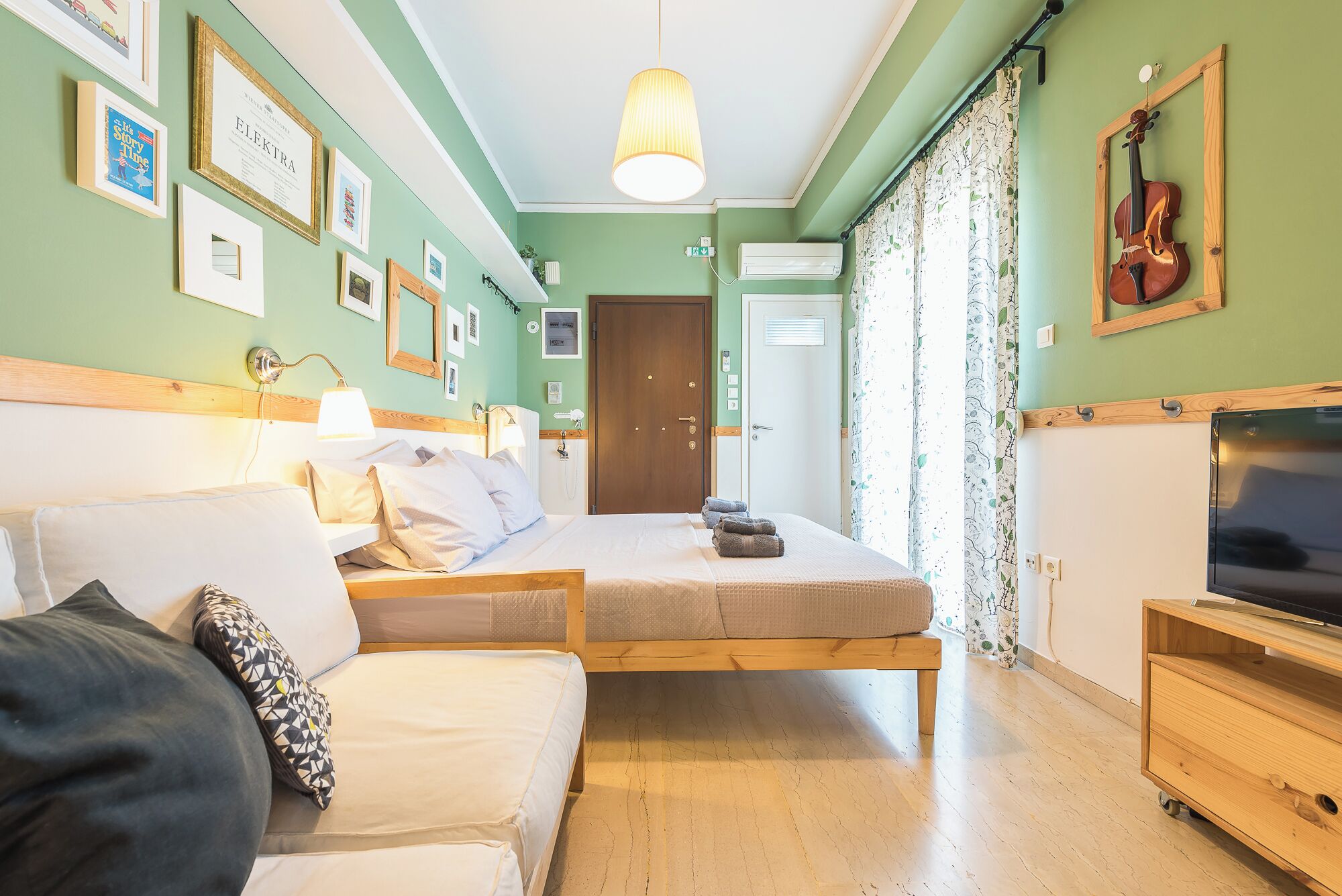 1 habitación, tabla de planchar con plancha, wifi gratis y ropa de cama 