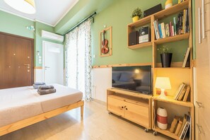 1 habitación, tabla de planchar con plancha, wifi gratis y ropa de cama 