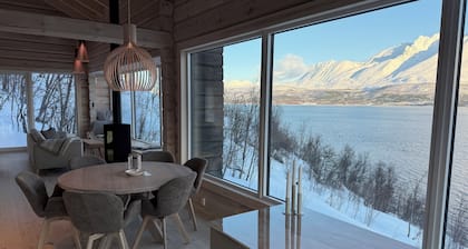 Sommarbukt "Nordlys" - Premium fjord view, northern lights & e-charging near Tromsø