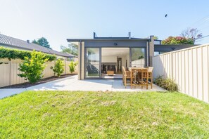 Outdoor dining - Mid-Century Home Near Hospital and Woden (Hughes)