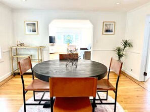 Dining - Spacious Peaceful Redding Cottage Retreat (Redding)