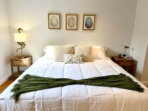 3 bedrooms, desk, iron/ironing board, travel cot - Spacious Peaceful Redding Cottage Retreat (Redding)