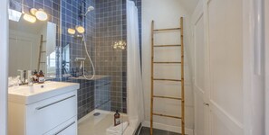 Shower, hair dryer, towels - Les Tolets (Cancale)