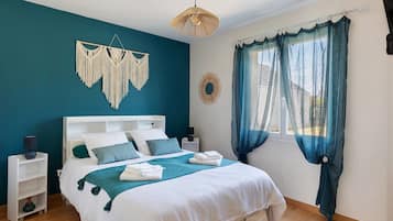 3 habitaciones, tabla de planchar con plancha, wifi y ropa de cama