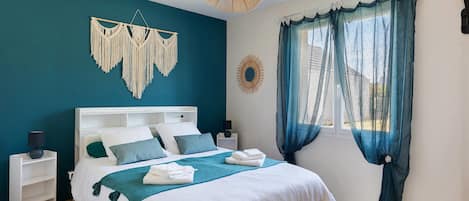 3 bedrooms, iron/ironing board, WiFi, bed sheets