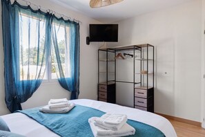 3 habitaciones, tabla de planchar con plancha, wifi y ropa de cama 