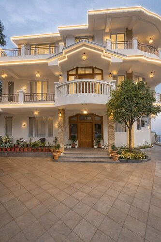 Perfect 5-bedroom bed & breakfast in soothing Shillong location
