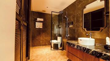 Separate tub and shower, deep soaking tub, rainfall showerhead
