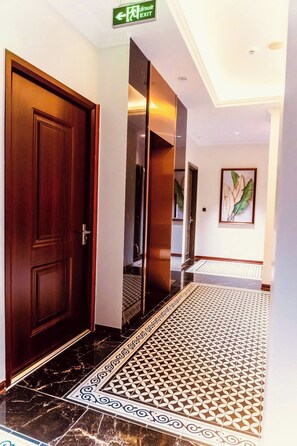 Handrails in stairways - Bao Long Lao Cai Hotel (Lào Cai)