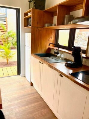 Private kitchen - Tiny house with private pool (Saint-Paul)