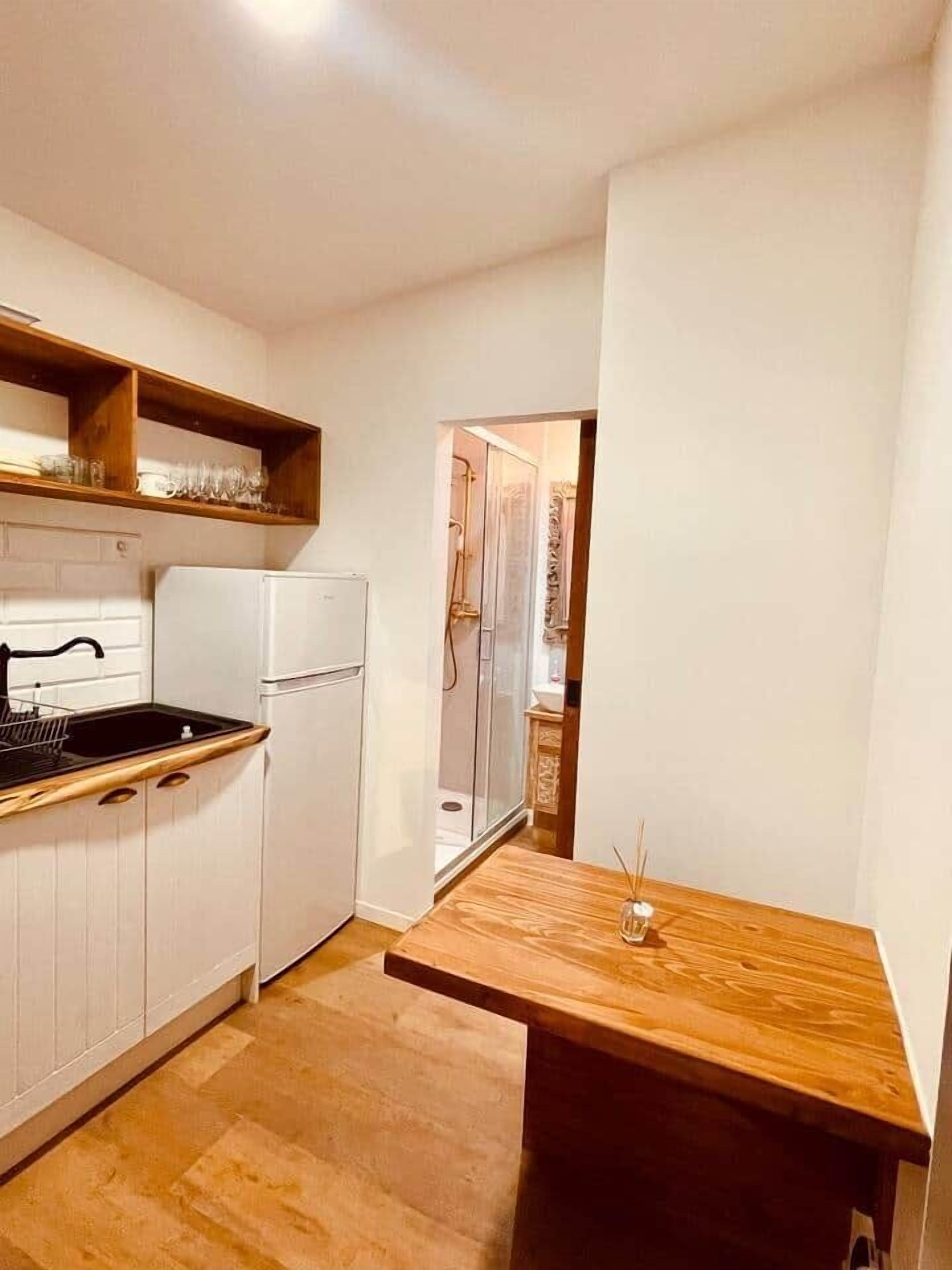 Fridge, microwave, oven, toaster