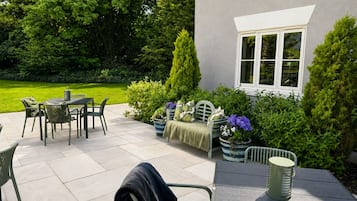 Luxury Double Room, 1 King Bed, Patio, Garden View | Terrace/patio