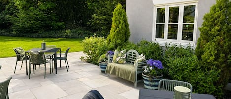 Luxe tweepersoonskamer, 1 kingsize bed, terras, uitzicht op tuin | Terras