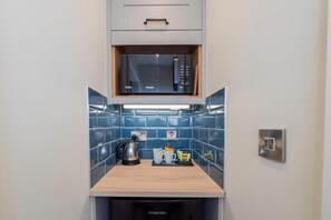 Luxury Double Room, 1 King Bed | Private kitchen - The Station at Shustoke (Coleshill)