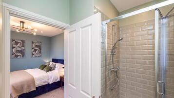 Comfort Double Room, 1 King Bed | Bathroom