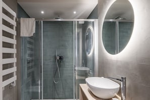 Shower, hair dryer, bidet, towels - Residenza Cittadella - Nuvola (Lonato del Garda)