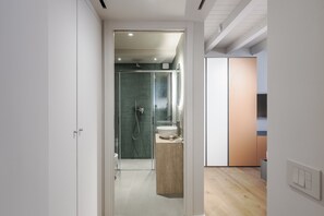 Dusche, Haartrockner, Bidet, Handtücher