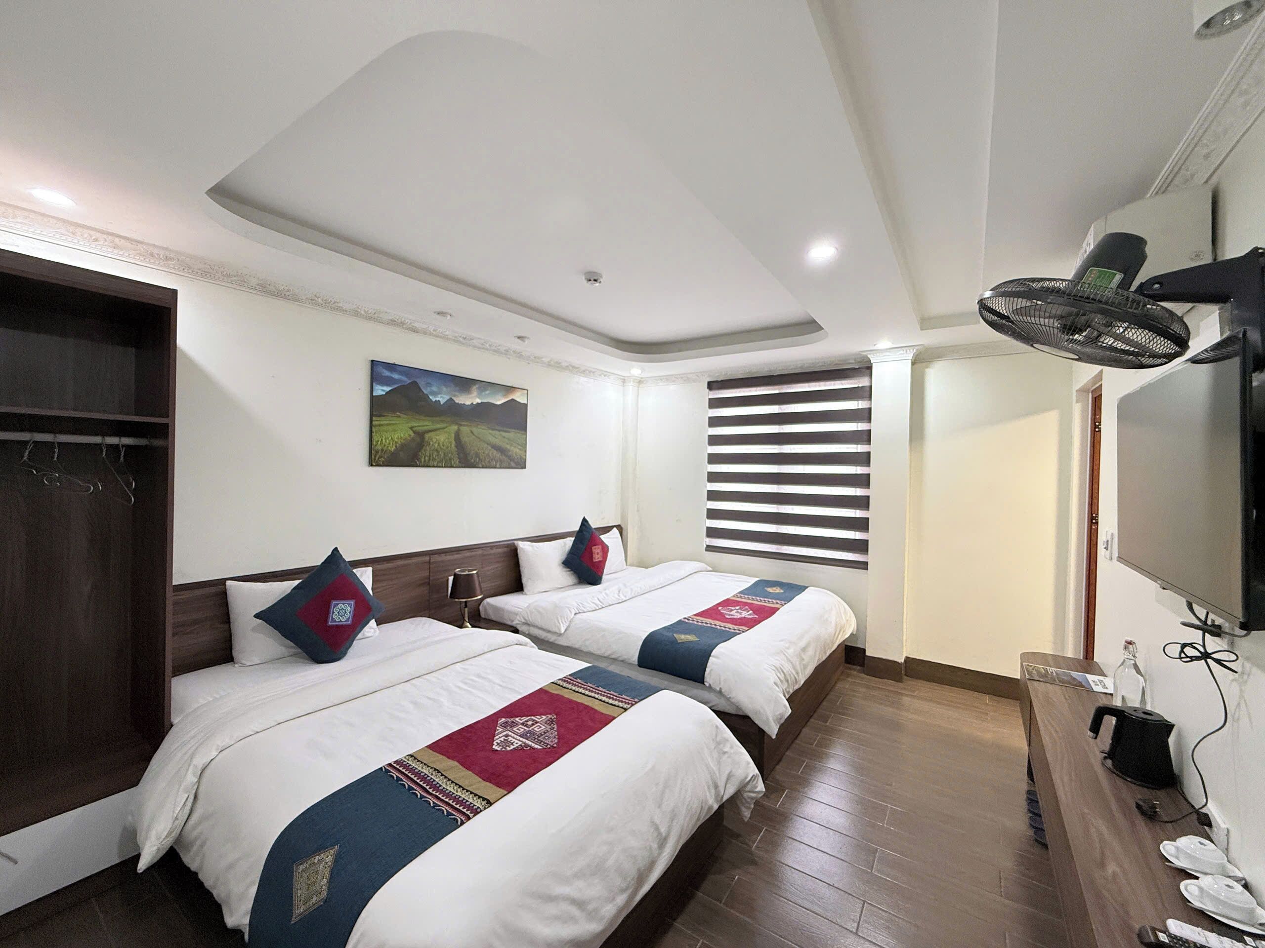 Kolmen hengen deluxe-huone, kaupunkinäköala