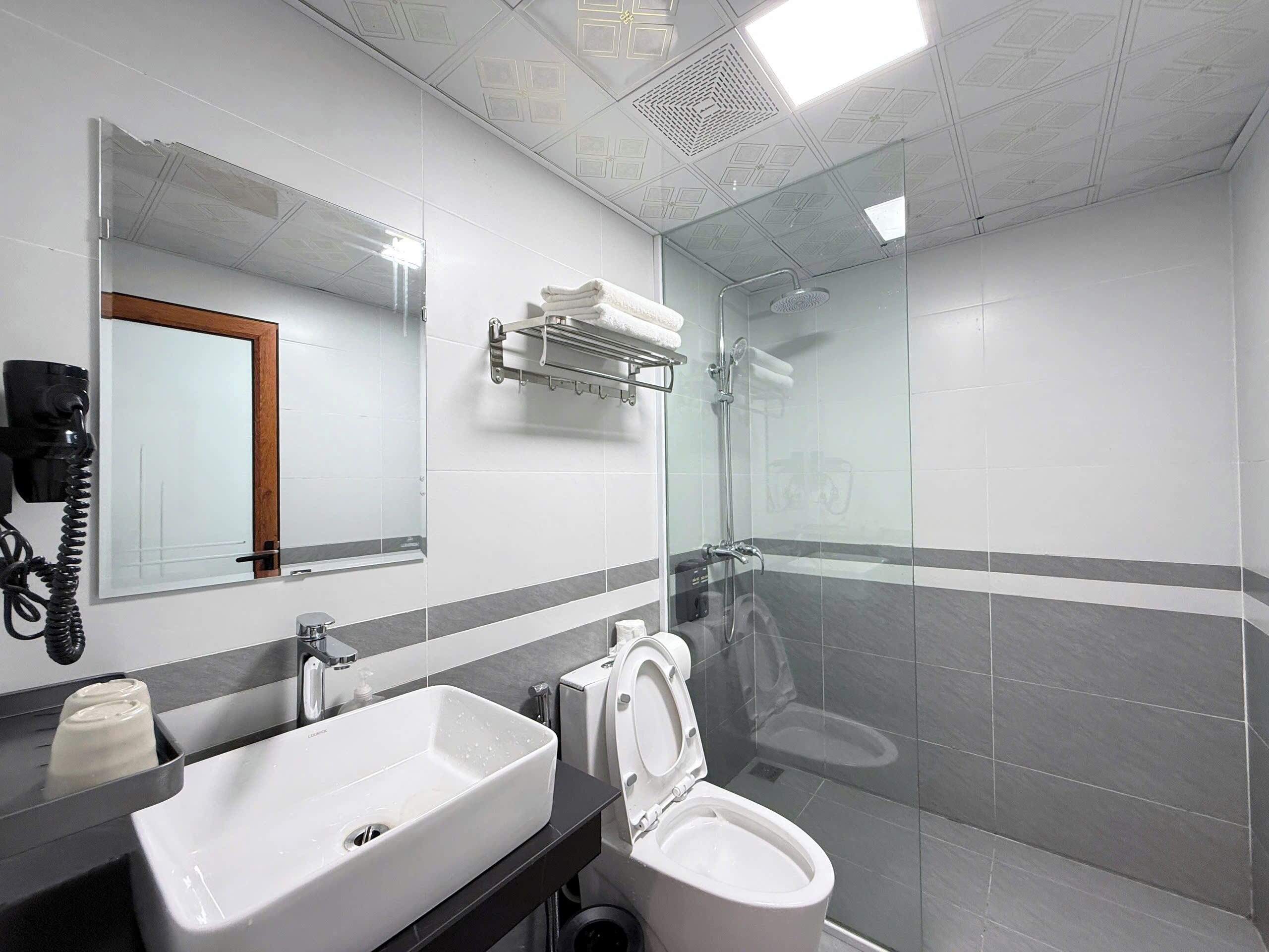 Familjerum - utsikt mot bergen | Badrum