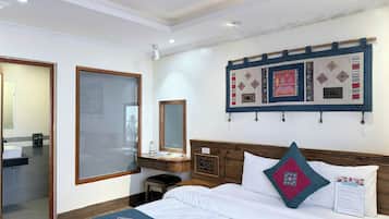 Deluxe Single Room, Mountain View | Laptop workspace, free WiFi