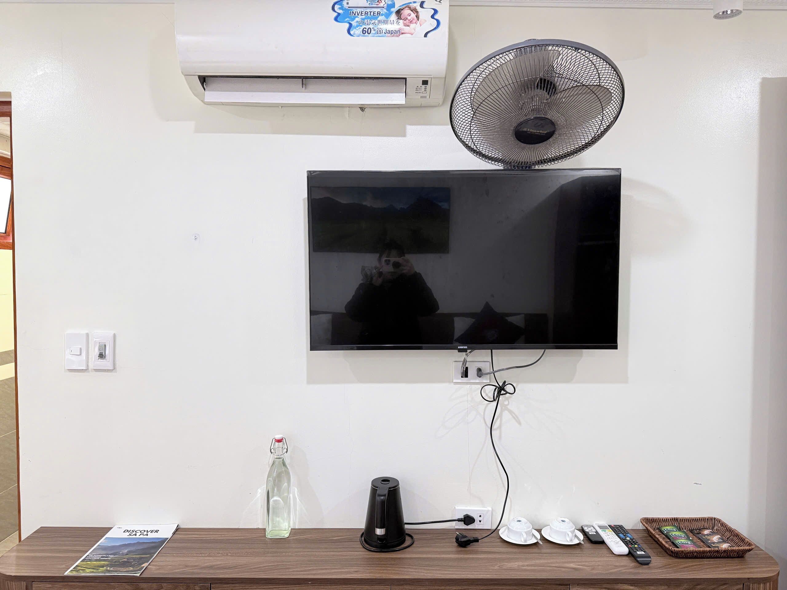 Deluxe Triple Room, City View | Interior