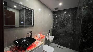 Doppia Deluxe, balcone, vista lago | Bagno