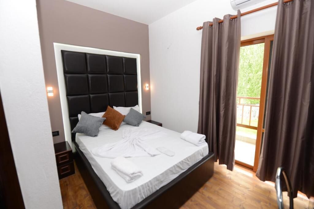 Dobbeltrom – basic, balkong, fjellutsikt