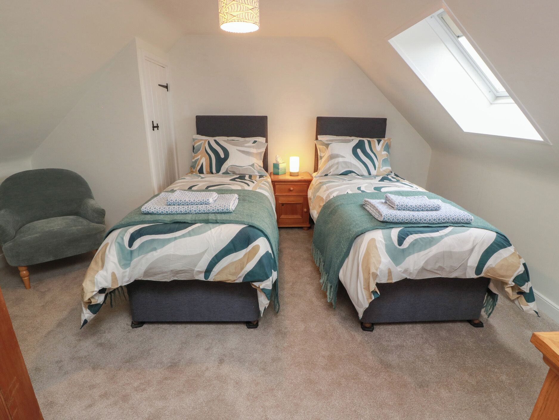 2 habitaciones, decoración personalizada y muebles diferentes 