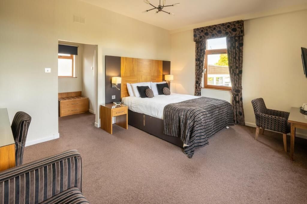 Desk, iron/ironing board, free WiFi, bed sheets