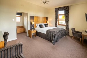 Desk, iron/ironing board, free WiFi, bed sheets - Park Hotel (Montrose)