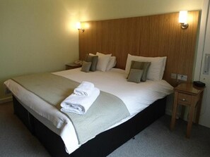 Standard Double Room | Desk, iron/ironing board, free WiFi, bed sheets - Park Hotel (Montrose)